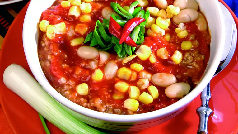 Fasole cu carne de vită şi porumb