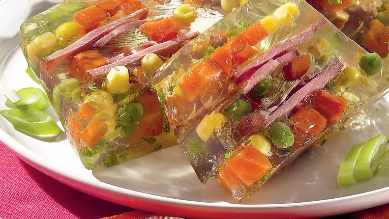 Limbă afumată în aspic