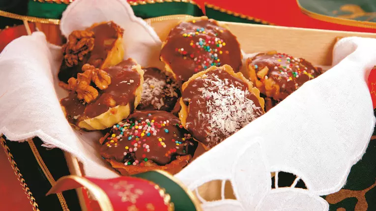 Minitarte cu cremă de nucă