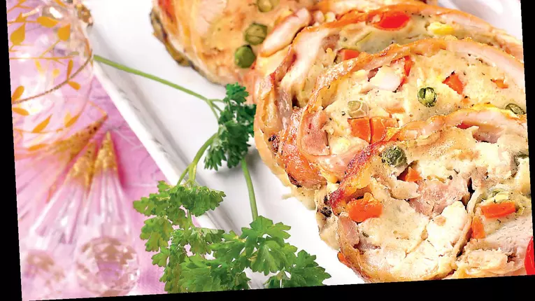 Ruladă de pui cu şuncă şi mazăre