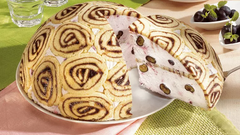 Tort cu fructe şi cremă de brânză