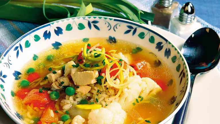 Supă de pui cu legume