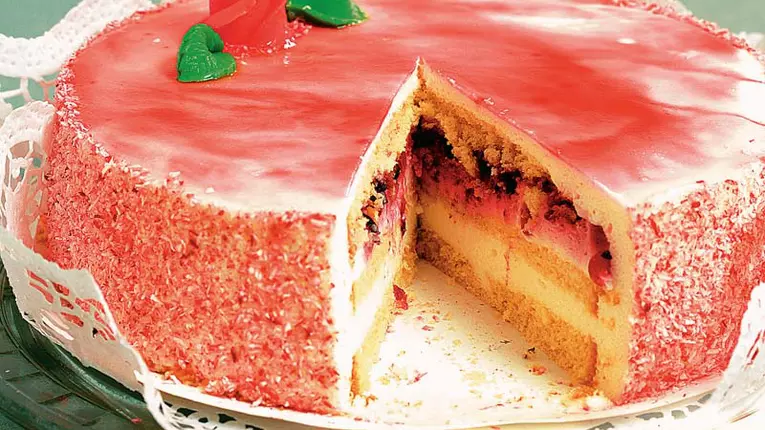 Tort în alb şi roşu