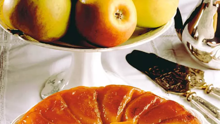 Tort cu mere şi vin