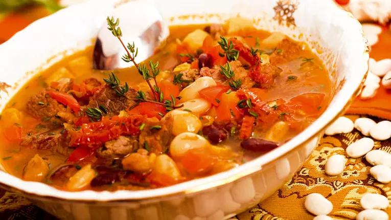 Ciorbă de fasole cu afumătură