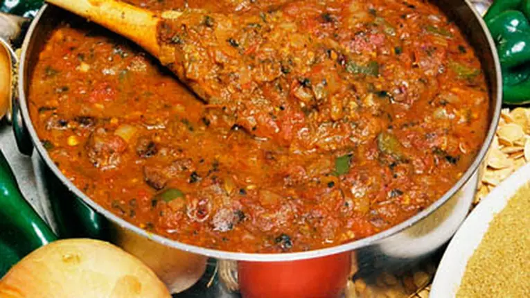 Tocăniţă de ardei gras cu ciuperci