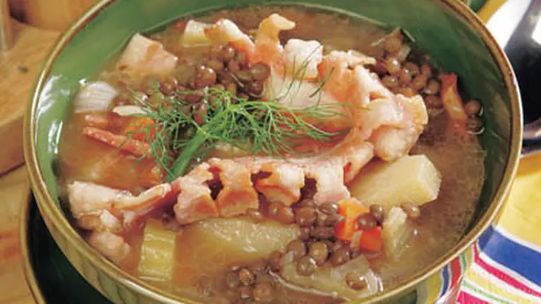 Supă de linte cu costiţă afumată