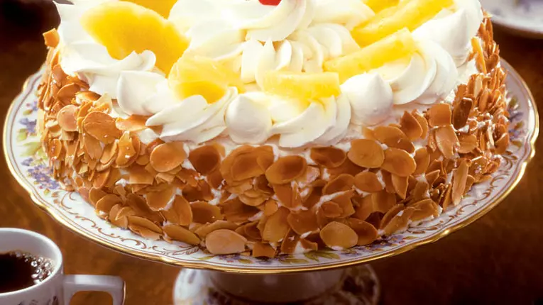 Tort cu frişcă şi ananas