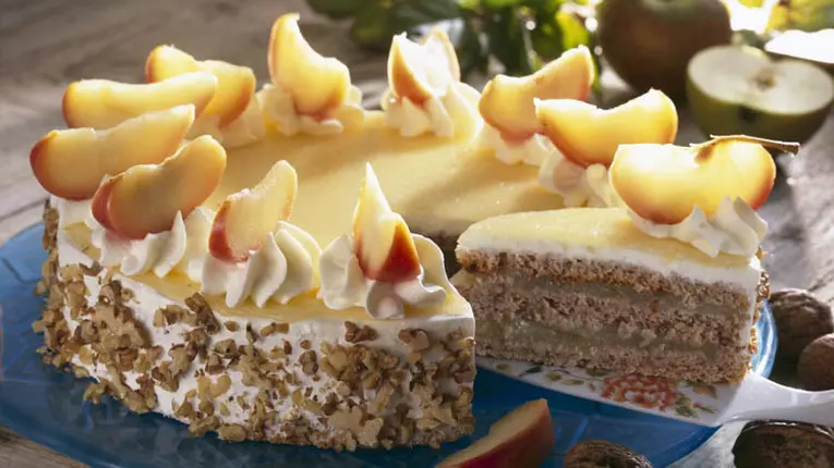 Tort de mere cu blat de nuci