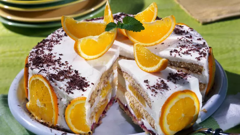 Tort cu frişcă şi cu portocale