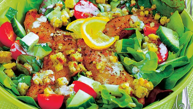 Salată cu şalău pane