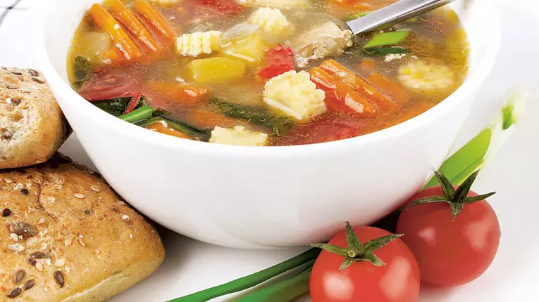 Borş de pui cu legume