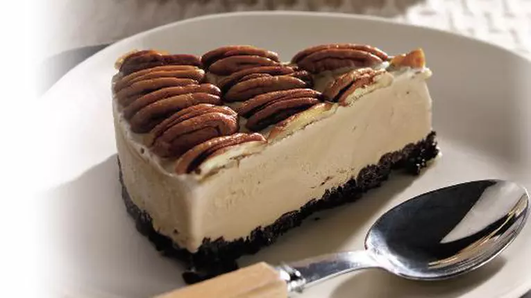 Tort cu ness şi nuci caramelizate