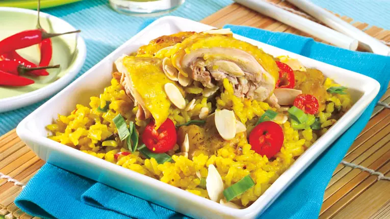 Orez cu pui şi migdale