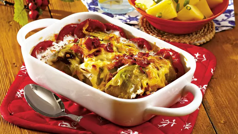 Varză cu afumătură la cuptor