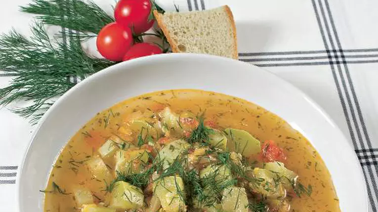 Ciorbă de dovlecei cu iaurt