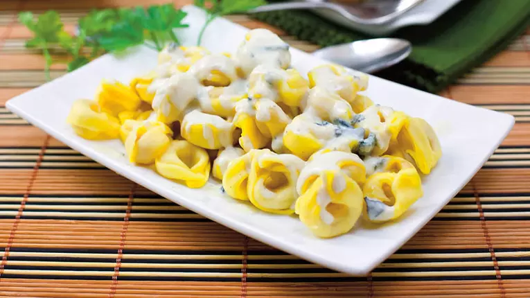 Penne cu sos carbonara