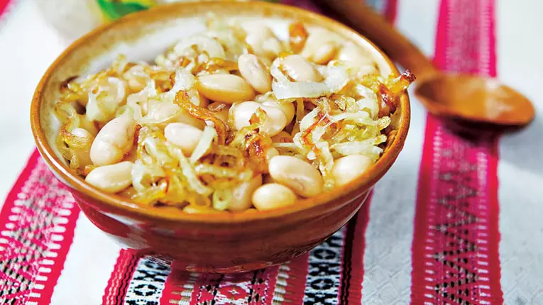 Fasole boabe cu ceapă călită