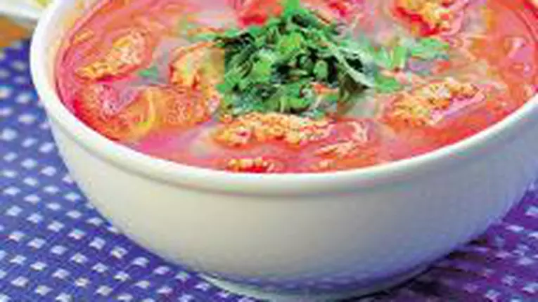 Ciorbă de perişoare cu leuştean