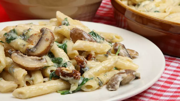 Penne cu sos de ciuperci