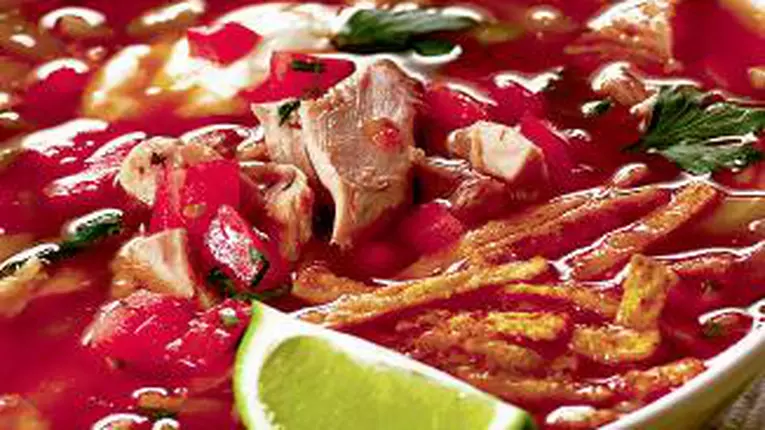 Supă picantă cu pui şi lămâie