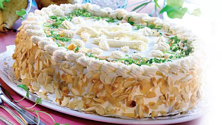 Tort cu pere şi migdale