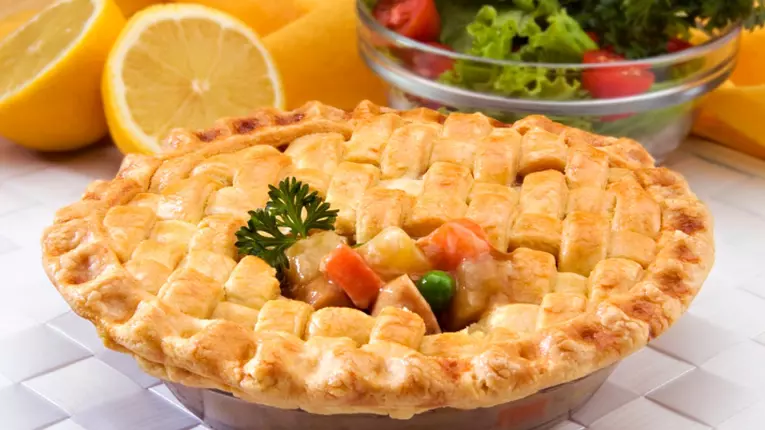 Desert: Prăjitură din cartofi, cu caise