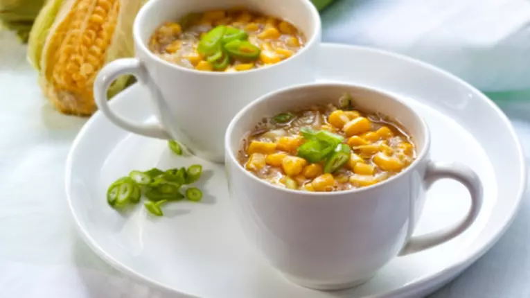 Reţetă: Supă de porumb cu cipsuri