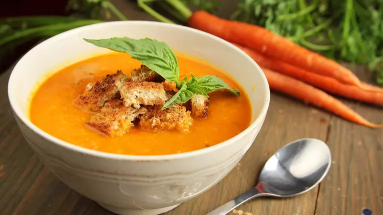 Reţete: Supă de morcov şi dovleac, cu ardei gras