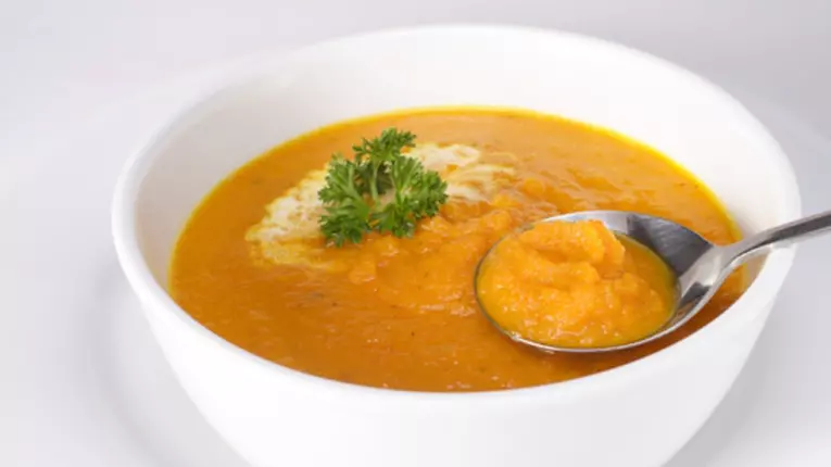 Reţetă: Supă cremă de morcovi