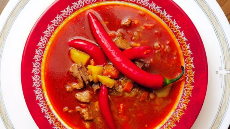 Reţete: Ciorbă de viţel cu ardei iute