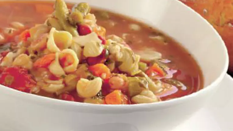 Supă minestrone