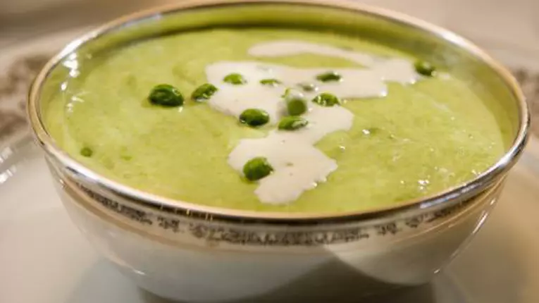 Supă rece cu mazăre şi mentă