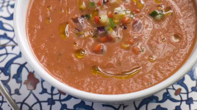 Supă de ardei roşu cu smântână