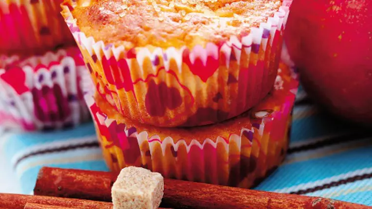 Brioşe cu mere şi scorţişoară