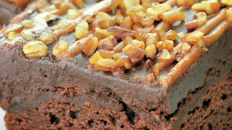 Negresă cu glazură şi nuci