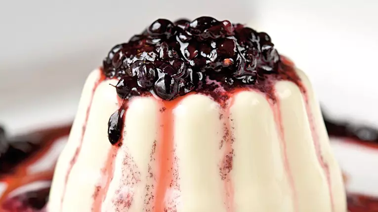 Panna cotta de vanilie şi dulceaţă