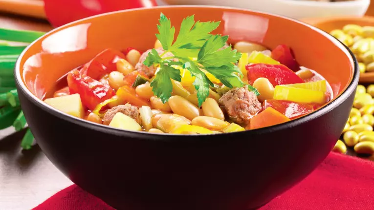 Ciorbă de fasole cu perişoare