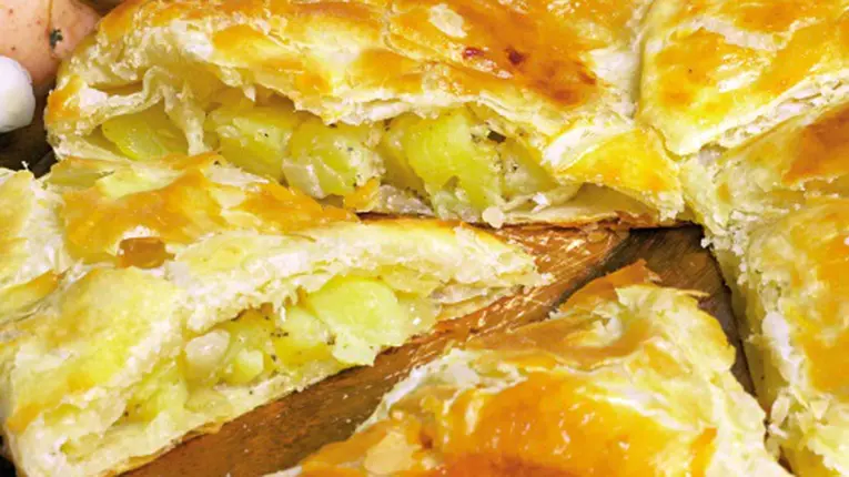 Plăcintă cu cartofi și ceapă