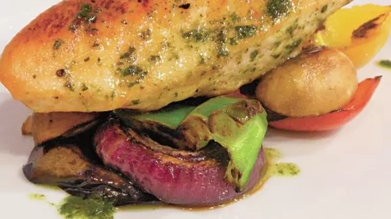 Piept de pui marinat în pesto