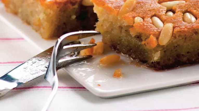 Prăjitură cu muguri de pin