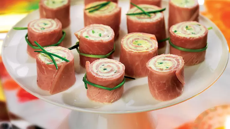 Rulouri aperitiv cu brânză