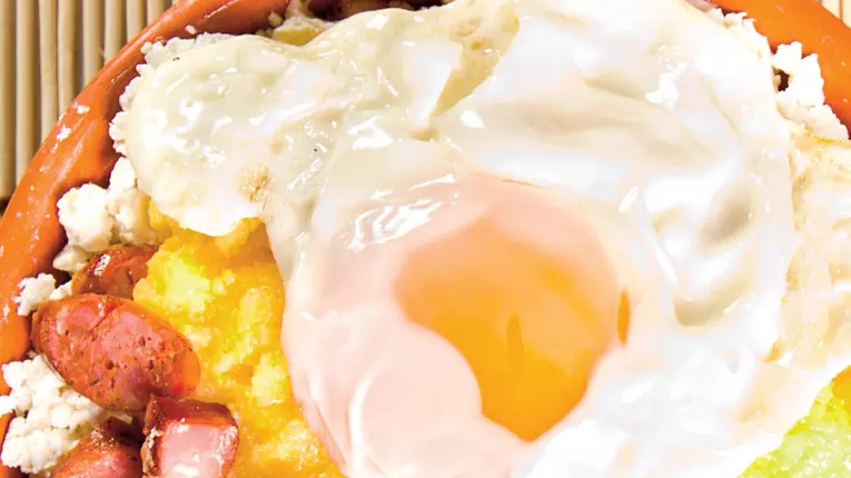 Mămăligă în straturi