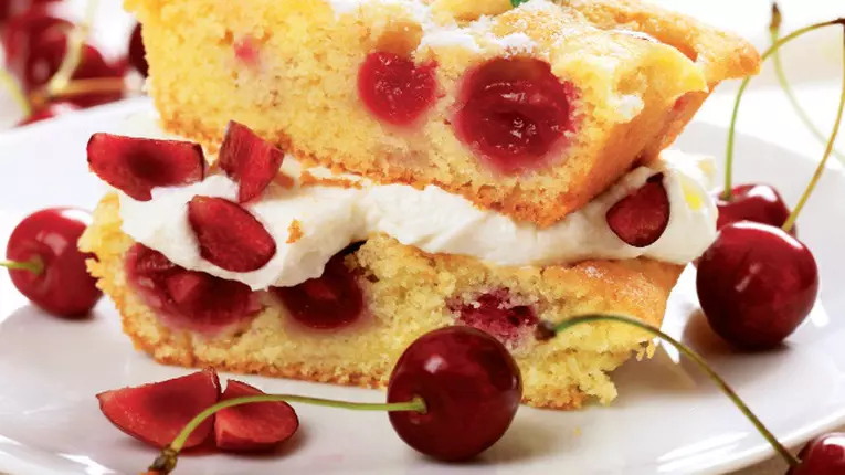 Prăjitură rapidă cu vişine