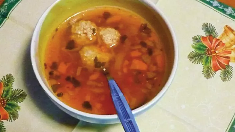 Borş de perişoare cu oase de viţel