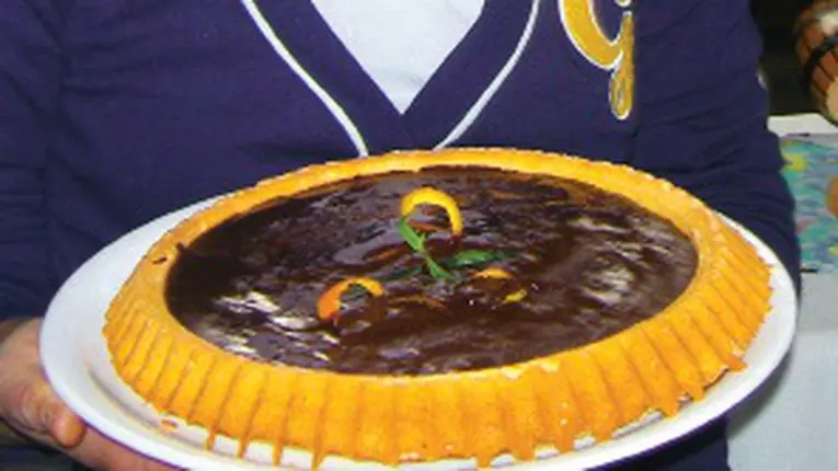 Tartă cu ciocolată şi mere