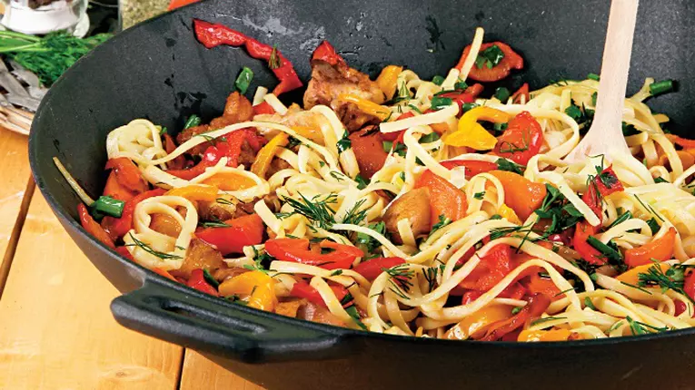 Wok de tăieţei chinezeşti