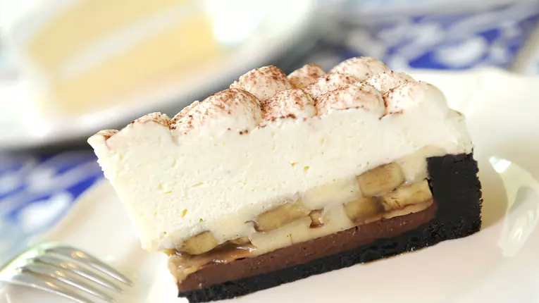 Prăjitură banana split reinterpretată