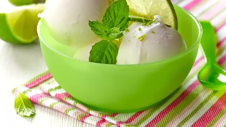 Cum să faci îngheţată 7UP cu 2 ingrediente