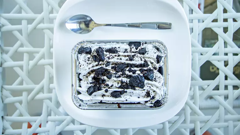 Cum faci batoane Oreo cu doar 2 ingrediente